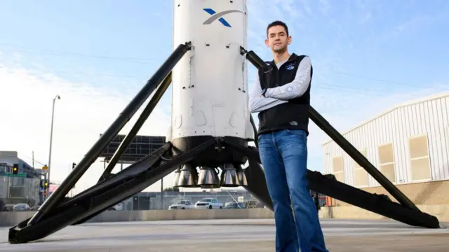 အသက် ၄၁ နှစ် အရွယ် ဘီလျံနာ လူစွန့်စား