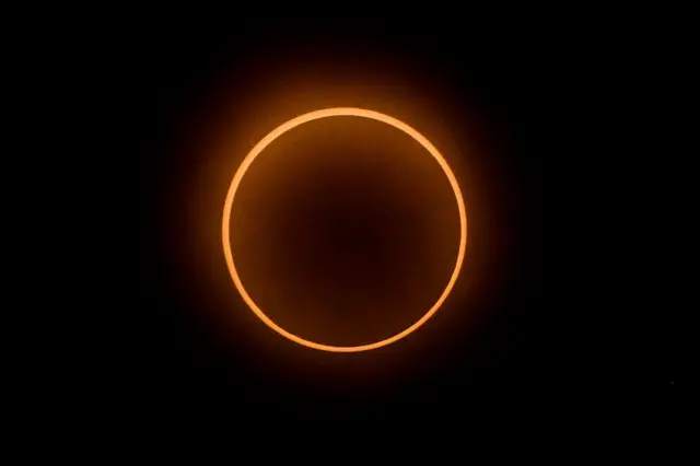 Eclipse solar no céu