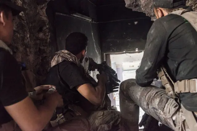 அமெரிக்க படைகள் மீது ட்ரோன் தாக்குதல்