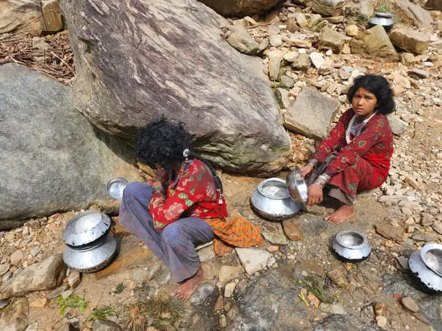 राउटे समुदायमा १८ वर्षमुनिका बालबालिकाको सङ्ख्या ६९ रहेको छ।