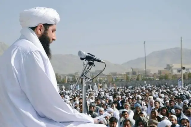 ملا انصاری در هنگام سخنرانی