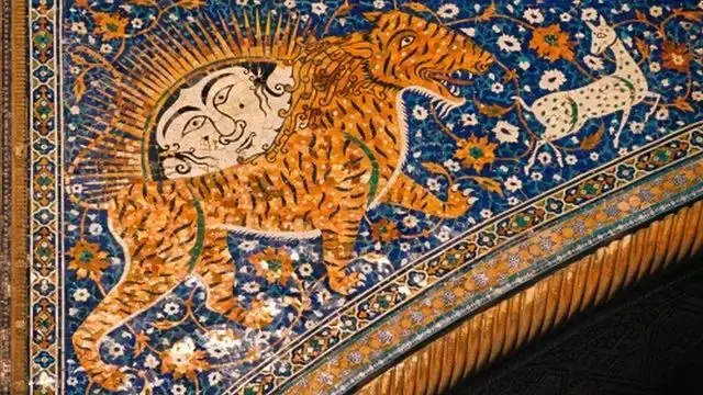 شیر (ببر) خورشید سوار بر سر در بنای شیردار در سمرقند از آثار دوران تیموری است
