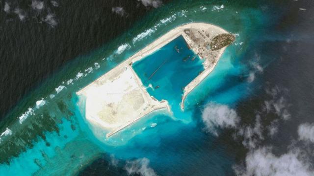 Foto área do Recife Pearson, também conhecido como Ilha Phan Vinh