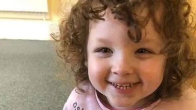 трирічна дівчинка 