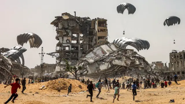 ሰባት ናብቲ ብ23 ሚያዝያ 2024 ኣብ ልዕሊ ሰሜናዊ ምድረበዳ ቃዛ ዝበጽሐ ሰብኣዊ ሓገዝ ይጓየዩ