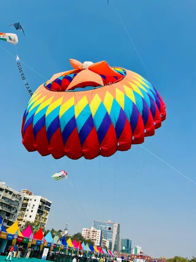 વડા પ્રધાન નરેન્દ્ર મોદીએ જર્મનીના ચાન્સેલર ફ્રિડ્રિખ મર્ત્ઝ સાથે ગાંધી આશ્રમની મુલાકાત લીધી, સાથે પતંગ પણ ચગાવ્યો – ન્યૂઝ અપડેટ