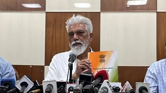 शालेय शिक्षणमंत्री दादा भुसे