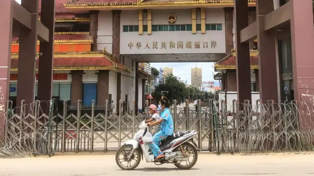  ကိုဗစ်အစောပိုင်းကာလ မူဆယ်မြို့က တရုတ်-မြန်မာနယ်စပ်ဂိတ်ကို မြင်တွေ့ရတာဖြစ်ပါတယ်။ 