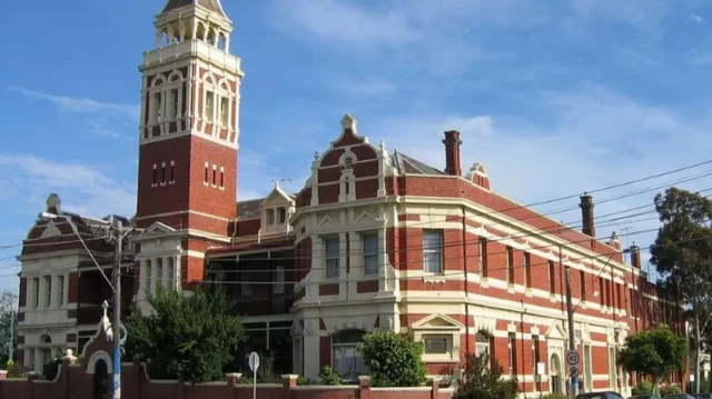 Aworan ile ẹkọ ti awọn obinrin naa ti kẹkọ jade