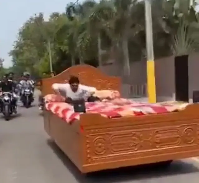 نواب شیخ اور کی بیڈ کار