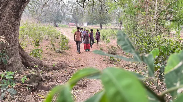 చినకోనల గ్రామ ప్రజలు