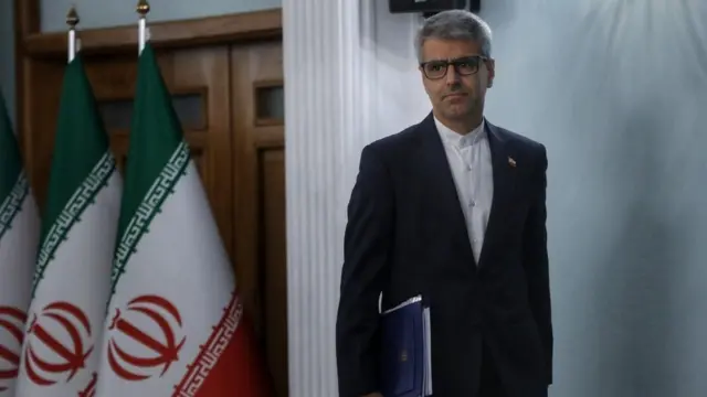 اسماعیل بقایی در ساختمان وزارت خارجه ایران