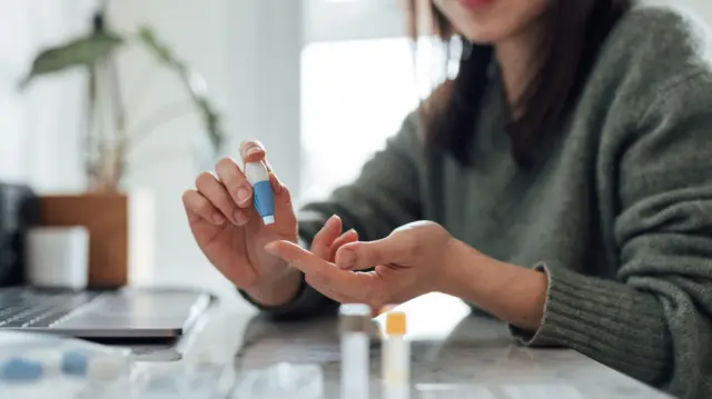 சர்க்கரை மகிழ்ச்சியைப் பறிக்கும்.