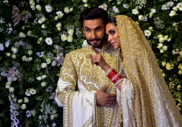 বলিউড কাপল রণধীর কাপুর আর দীপিকা পাডুকোনের বিয়ের আসর