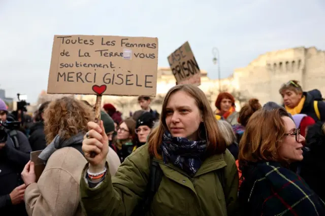 Manifestation devant le palais de justice d'Avignon