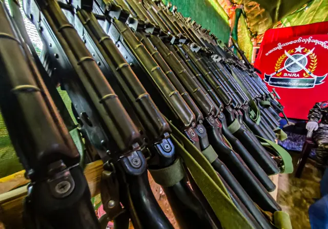 BNRA ရဲ့ လက်နက်တပ်ဆင်ပေးတဲ့အခမ်းအနား