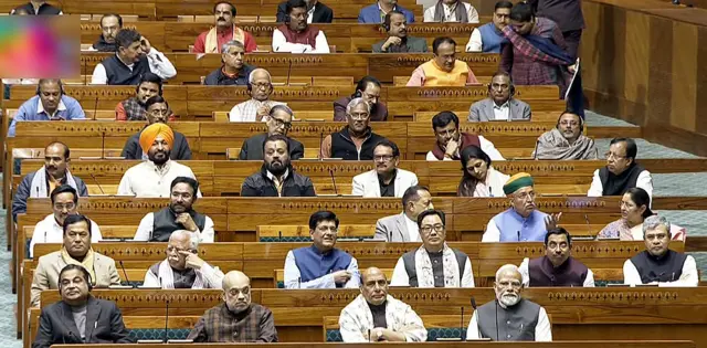 संसद में नरेंद्र मोदी