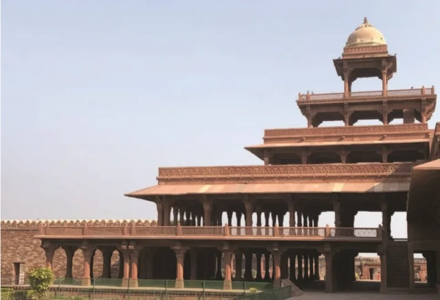 ෆතේපූර් සික්‍රිහි අන්තඃපුර මූලස්ථානයේ විනෝද මණ්ඩපය වූ පංච මහල