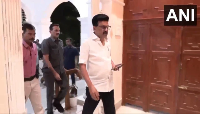 தமிழக முதல்வர் ஸ்டாலின் தலைமையில் தலைமை செயலகத்தில் அவசர கூட்டம் நடந்தது.