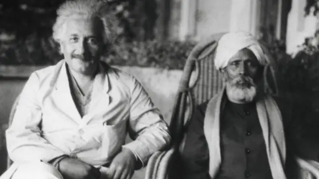 મહર્ષિ કર્વે આઇન્સ્ટાઇનને જર્મનીના બર્લિનમાં મળ્યા હતા
