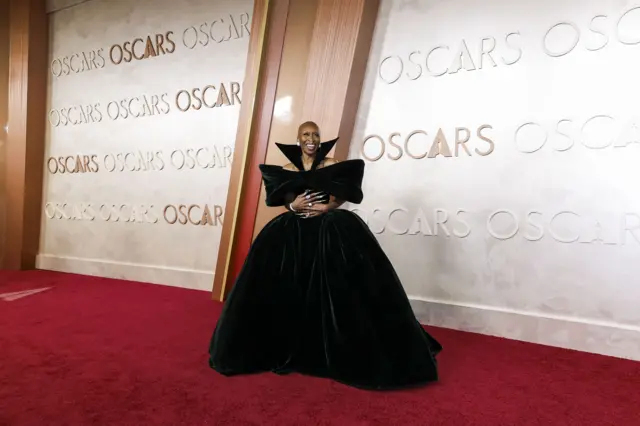 Cynthia Erivo escolheu um look combinando com o papel de Elfaba em Wicked