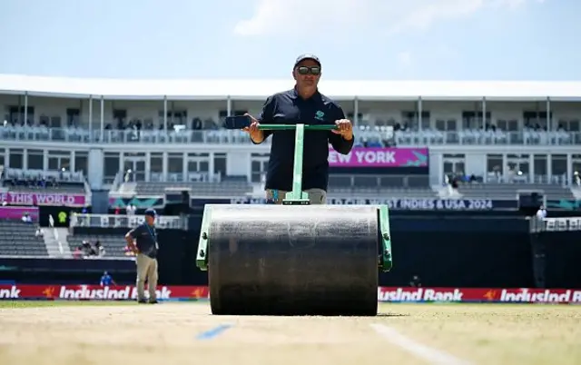 නිව් යෝර්ක් හි පිහිටි නාසාව් ක්‍රීඩාංගණයේ තණ තීරු සවි කොට අවසන් කිරීම සිදුවුයේ T20 ලෝක කුසලාන තරගාවලිය ආරම්භ විමට සති කිහිපයක් ඉතිරිව තිබියදීය.