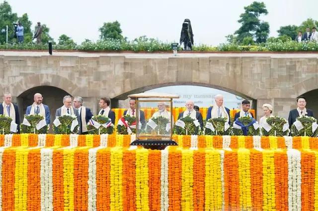 વિશ્વના નેતા મહાત્મા ગાંધીના સમાધિસ્થળે શ્રદ્ધાંજલિ આપવા પહોંચ્યા હતા