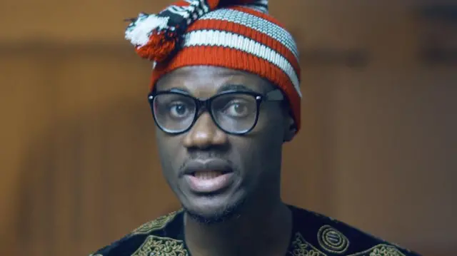 O kwuru na ya abụghị onye amụma maọbụ Ụkọchukwu dịka ụfọdụ mmadụ si eche kama na ya bụ onye na-akpọ oku ka mmadụ na-eme ihe kwesịrị ekwesị oge niile, ọ bụrụgodu ma a sị na ọ bụghị ihe Jizọs Kraịst kwuru n'akwụkwọ nsọ.