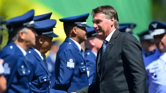 Jair Bolsonaro, quando presidente, participandoquais os melhores sites de apostassolenidadequais os melhores sites de apostasgraduaçãoquais os melhores sites de apostassargentos da Força Aérea Brasileira,quais os melhores sites de apostas2022