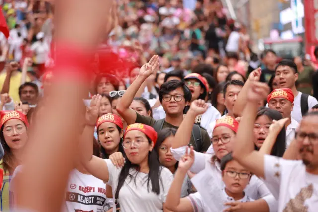 နယူးယောက်မြို့ တိုင်းရင်ပြင်က မြန်မာ့အရေးဆန္ဒပြပွဲ 
