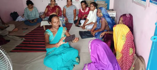 गावा-गावात महिलांची बैठक घेऊन विविध विषयांवर चर्चा केली जाते