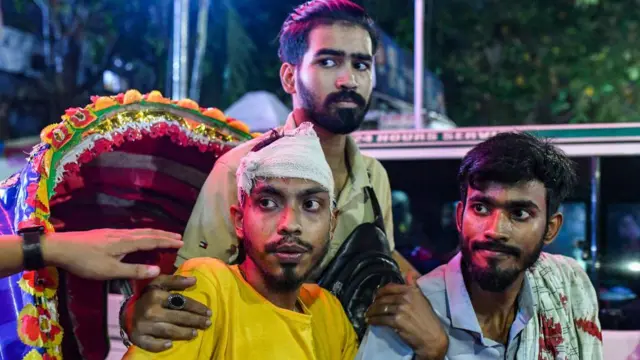 সংঘর্ষের ঘটনায় উভয়পক্ষের অর্ধ-শতাধিক মানুষ আহত হন