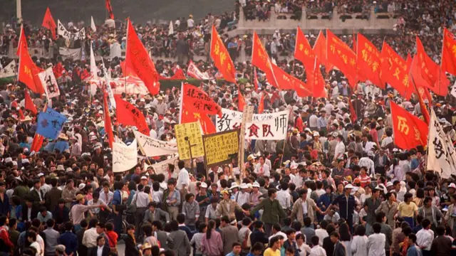 События на площади Тяньаньмэнь, 35 лет спустя. Фотографии - BBC News ...