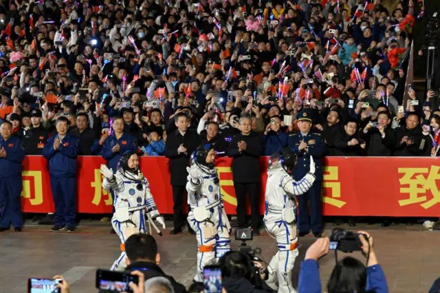 ચંદ્ર, સૌપ્રથમ ક્રૂ મિશન, અમેરિકન અવકાશ સંશોધન સંસ્થા, નાસા, અવકાશયાન, બીબીસી ગુજરાતી