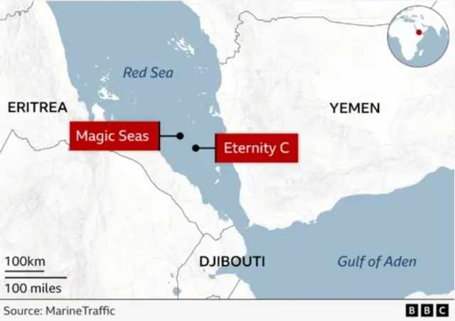 Mareykanka ayaa sheegay in Iran ay k ataageertay Xuutiyiinta in ay beegsadaan maraakiibta, balse Iiraan ayaa sheegtay in aysan ku lug lahayn.