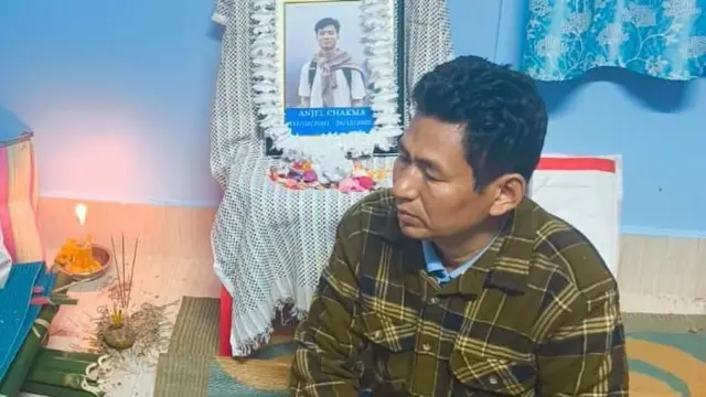 एंजलचे वडील तरुण प्रसाद चकमा बीएसएफमध्ये हेडकॉन्स्टेबल आहेत. 