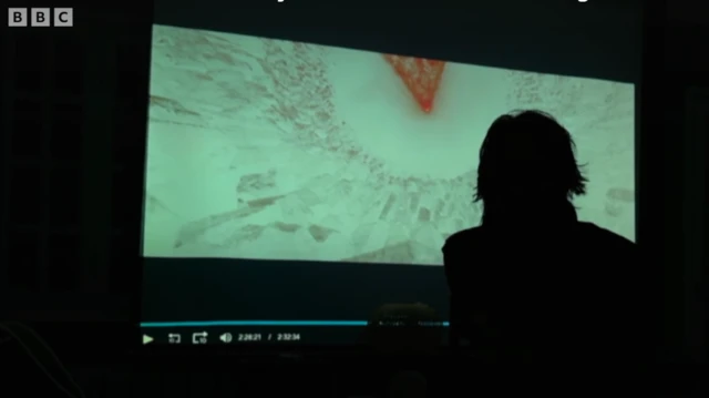 बीबीसी से बात करने वाले कई ईरानियों ने कहा कि वे शासन से छुटकारा चाहते हैं, लेकिन साथ ही उन्हें लगता है कि वे और उनका देश हमले के शिकार हैं.