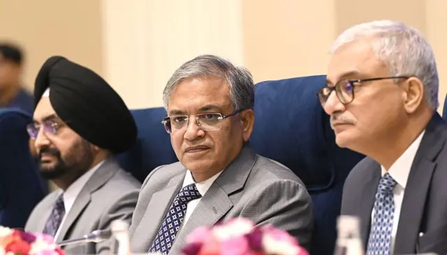 ভারতের প্রধান নির্বাচন কমিশনার জ্ঞানেশ কুমার (মাঝে) - ফাইল ছবি