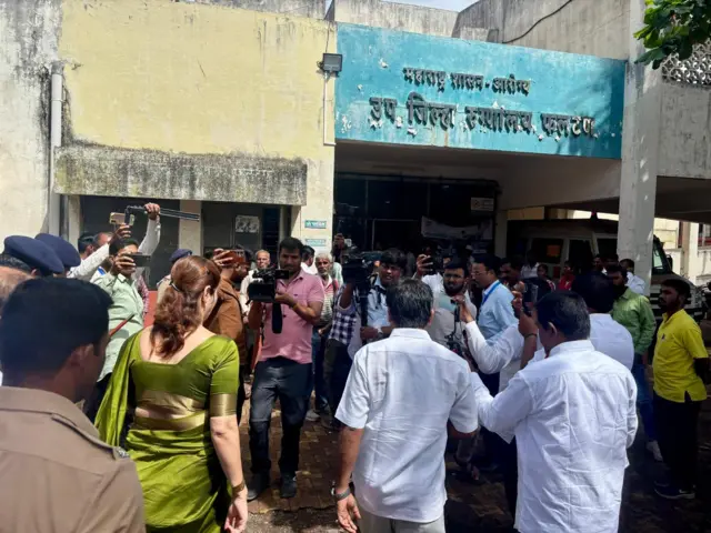  राज्य महिला आयोगाच्या अध्यक्षा रुपाली चाकणकर काय म्हणाल्या?