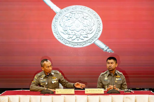 พล.ต.อ.ต่อศักดิ์ สุขวิมล อดีต ผบ.ตร. หรือ "พิทักษ์1 " และ พล.ต.อ.สุรเชชษฐ์ หักพาล อดีต รอง ผบ.ตร. หรือ "พิทักษ์ 2" ถูกกล่าวหาว่ามีความเชื่อมโยงเว็บพนันออนไลน์ทั้งคู่