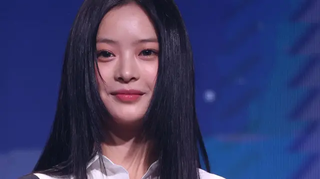 NewJeans singer Hanni gives tearful testimony on workplace