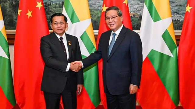 ၂၀၂၄ နိုဝင်ဘာ ၆ ရက်က ကူမင်းမြို့မှာ တွေ့ဆုံခဲ့တဲ့ စစ်ခေါင်းဆောင်နဲ့ တရုတ်ဝန်ကြီးချုပ်