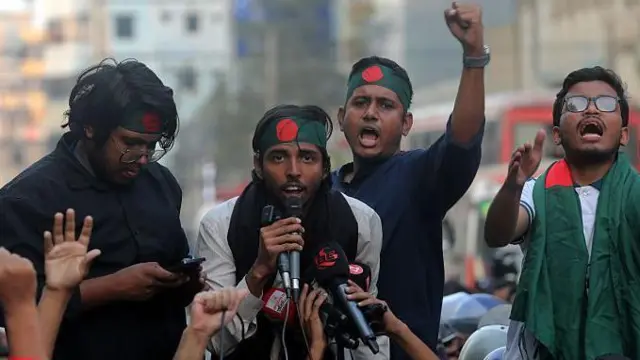 ढाका में भारतीय हाई कमीशन के बाहर प्रदर्शन