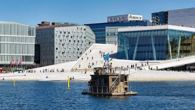 오슬로 강변에 위치한 수상 사우나