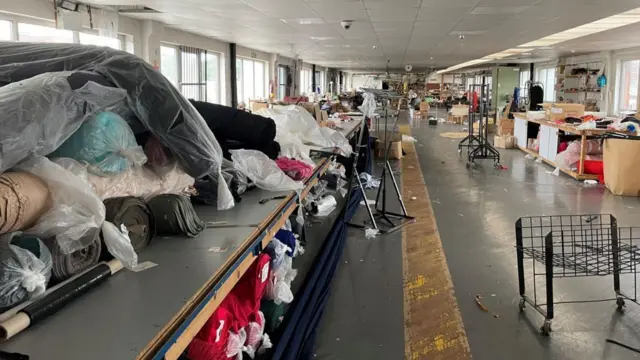 सईद यांची कापड गिरणी ओस पडलेली आहे