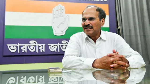 বহরমপুর কেন্দ্রে কংগ্রেস প্রার্থী এবং দলের বর্ষীয়ান নেতা অধীর রঞ্জন চৌধুরী — ফাইল ছবি।
