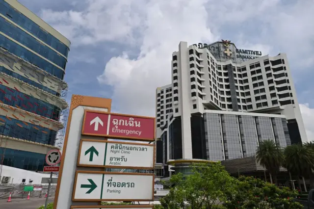 ဒဏ်ရာရ ခရီးသည်တွေ ဆေးကုသမှုခံယူနေတဲ့ ဆမ်မီတဝေ့ ဆေးရုံ 