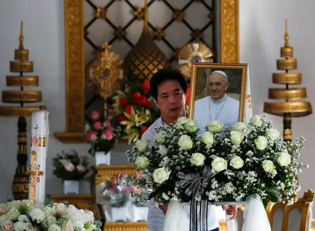 ပုပ်ရဟန်းမင်းအတွက် ဘန်ကောက်မှာ ၀တ်ပြုဆုတောင်း