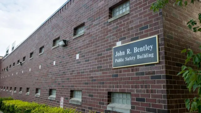 زندان شهر چاوتاکوا جایی است که مظنون هادی مطر در میویل، نیویورک، ایالات متحده در ۲۲ مرداد ۱۴۰۱ نگهداری می شود