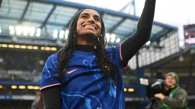 Cheelsiin rikardii cabsee paawondii 900,000 Naa'omii Girmaa mallatesise